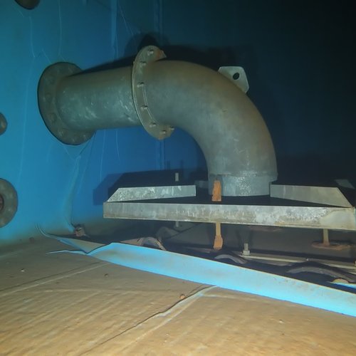 Sprinklertank-Inspektion: Stahltank, 15 Jahre – Rohrbiegung Flansch Folieninliner Bodensicht
